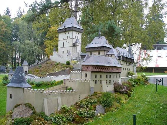 Fotografie - Park Boheminium - Hrad Karlštejn - 02.10.2010 • Mapy.cz