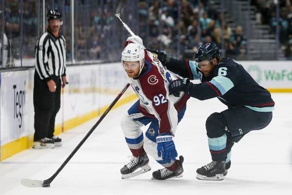 Gabriel Landeskog z Colorada proti Adamu Larssonovi... | iROZHLAS - spolehlivé zprávy