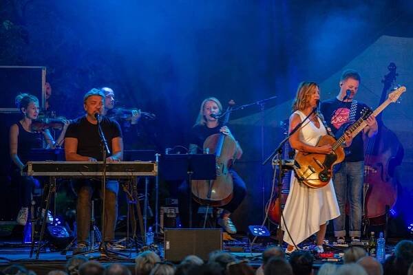 Koncert Anety Langerové rozezněl parkán | Divadlo Tramtarie Olomouc
