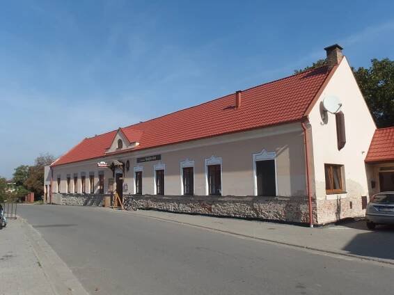 Soubor:Radějov, Radějův dvůr.jpg – Wikipedie