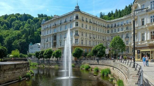 3. A v pátek navštívila Grandhotel Pupp