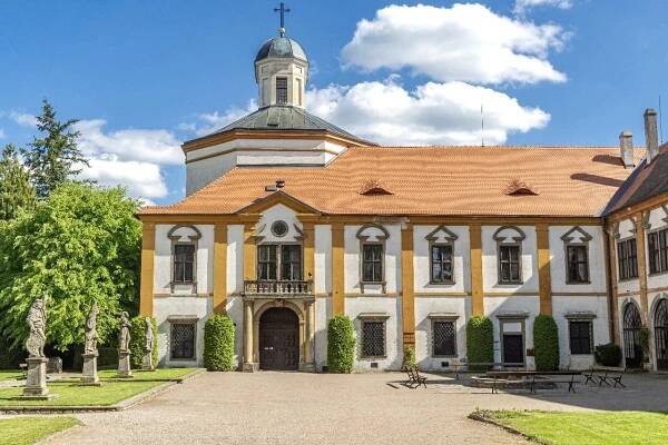 Zámek Choltice | Hrady a zámky | Stezka hradů a zámků