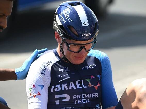 Chris Froome airlifted to hospital after 'serious' training crash