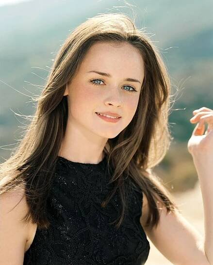 Alexis Bledel - Hair, Skin, Lip, Smile, Hairstyle, Eyebro...