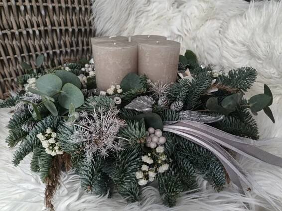 Velký adventní věnec z neopadavé jedle s eukalyptem :: Orchidejka shop