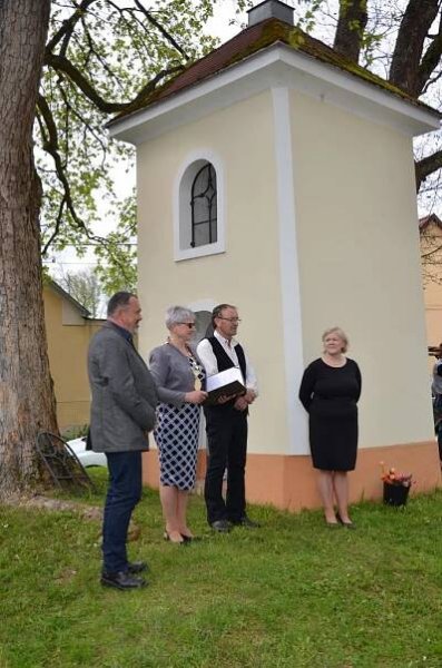 Fotografie ze svěcení zvonu - Oficiální stránka obce Dírná