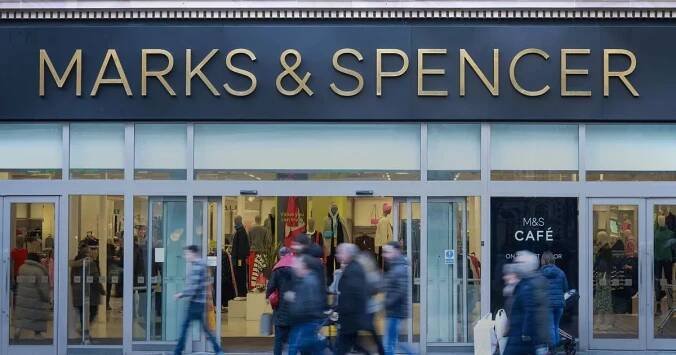 Marks and Spencer offers discount to Irish shoppers before online store reopens