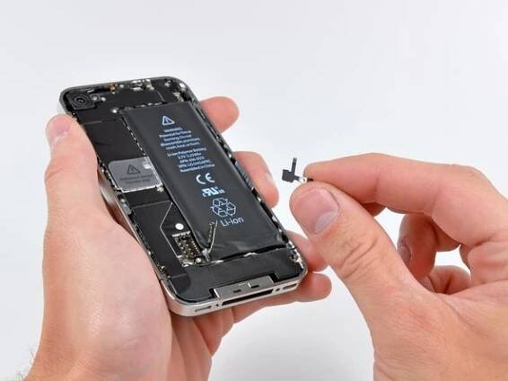 iPhone 4 Teardown: step 6, image 1 of 2