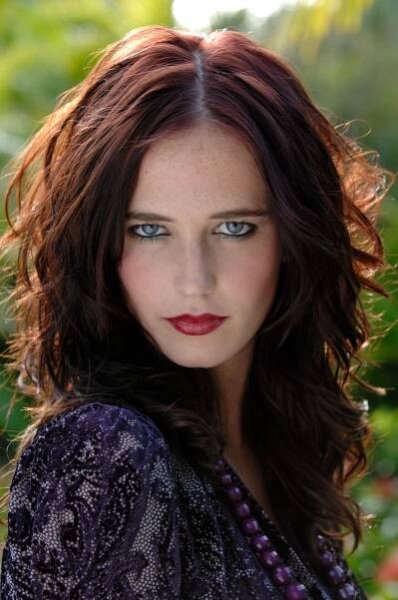 Eva Green v současnosti a oblečená.