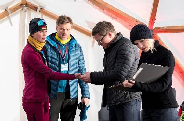 Caroline Cousin, Jens Atzorn, Stefan Ruppe, Mirka Pigulla - In aller Freundschaft - Die jungen Ärzte: Adventskind - Z filmu