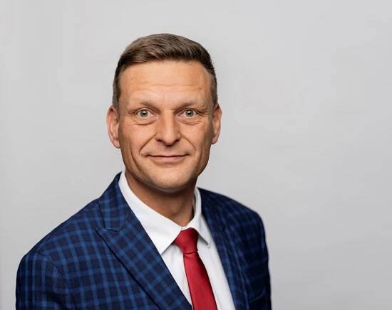 Poslanec ANO, který brojí proti kyberzákonu, jednal v Číně s vedením Huawei. ‚Byla to poznávací cesta,‘ říká