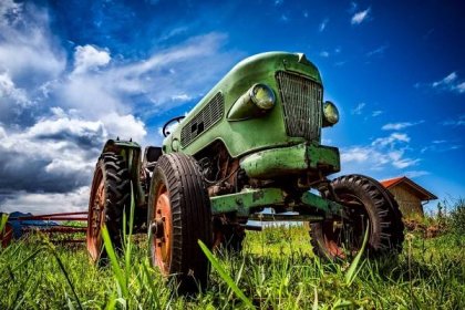 starý traktor na alpských loukách - agricultural equipment - stock snímky, obrázky a fotky