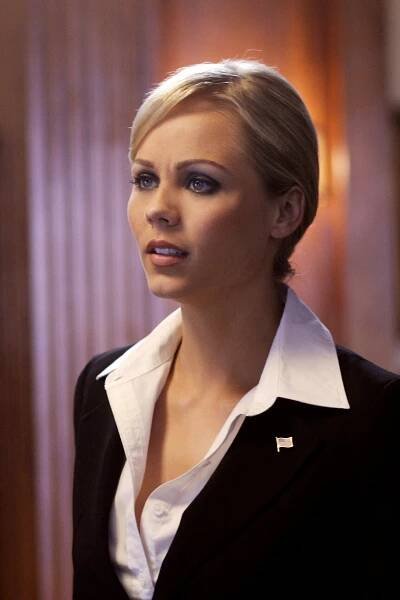 Smallville - Apokalypsa - Z filmu - Laura Vandervoort