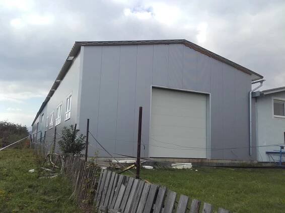 Výstavba oceľových, montovaných hál a objektov, skladané strechy, opláštenie sendvičovými panelmi|ProFi Panel s.r.o.
