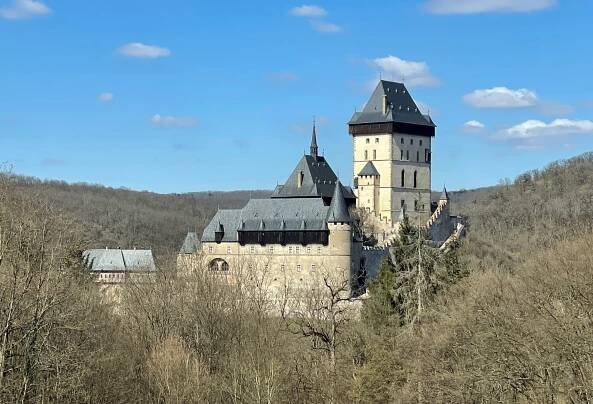 *All roads lead to…Karlštejn: the nicest approach to Bohemia’s No.1 castle – a 9 km trip* – my♡Czech walks