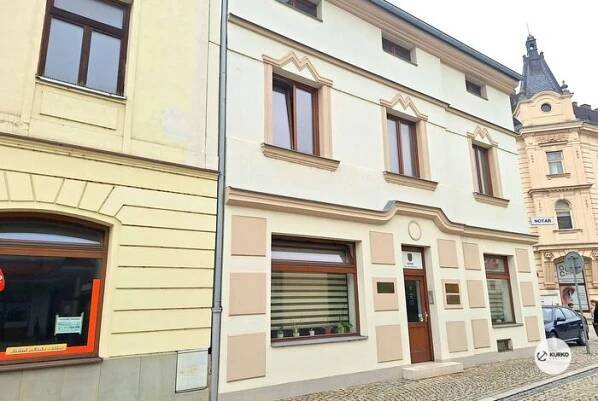Pronájem kanceláře 13 m2 s kuchyňkou a sociálním zařízením na náměstí Místek