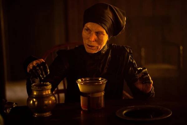 Mařenka a Jeníček v lese hrůzy - Z filmu - Alice Krige