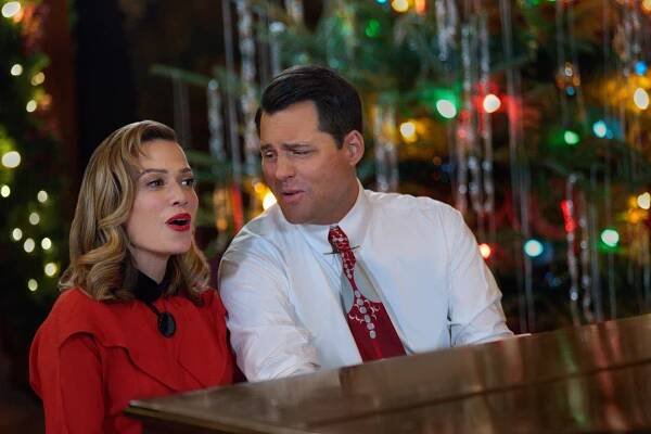 Bethany Joy Lenz, Kristoffer Polaha - A Biltmore Christmas - Z filmu