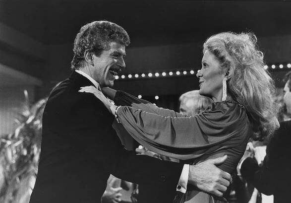 Robert Reed and Joan Van Ark in The Love Boat (1977)