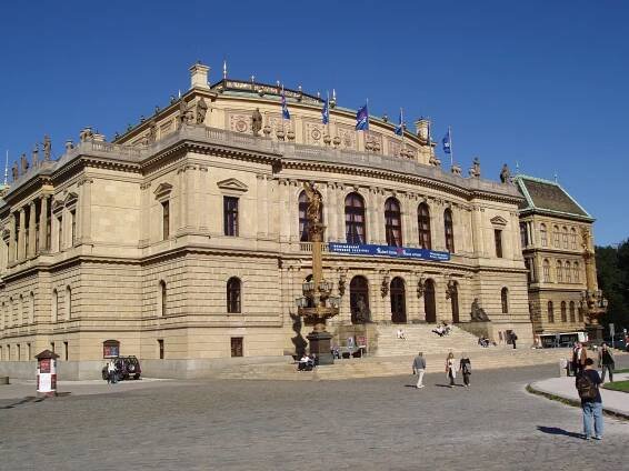 Soubor:Praha 2005-09-19 Rudolfinum-01.jpg