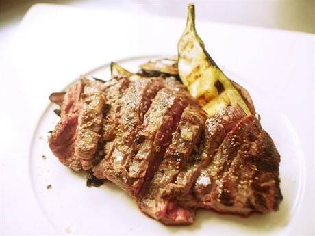 Učte se od mistra. Zkuste grilovaný flap steak se zeleninou