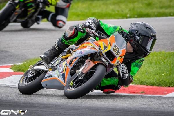 Po cestách nejazdí, preteky vyhráva. Talentovaný motorkár Mário Zajac