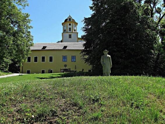 Zlín, Malenovice - sochy pod... - Socha