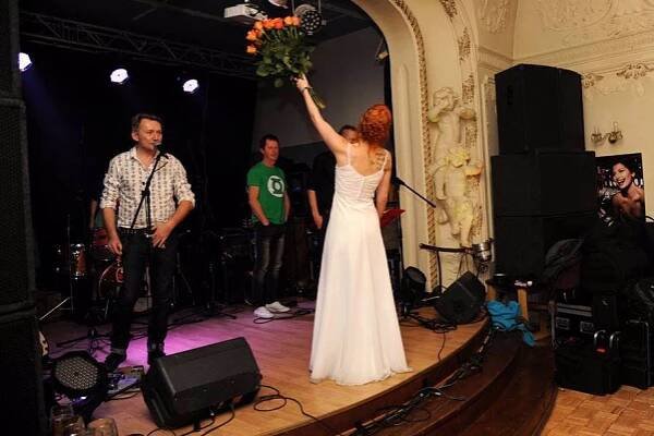 Foto k tématům svatba, Ivan Bartoš, Pirát, Lydie Franka Bartošová – stránka 4