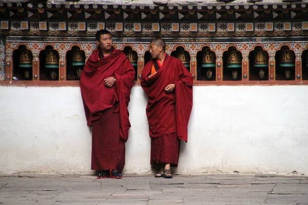 Soubor:Bhutan-Paro-Dzong-162-Moenche-gje.jpg