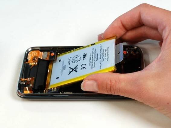 iPhone 3GS Teardown: step 13, image 2 of 3
