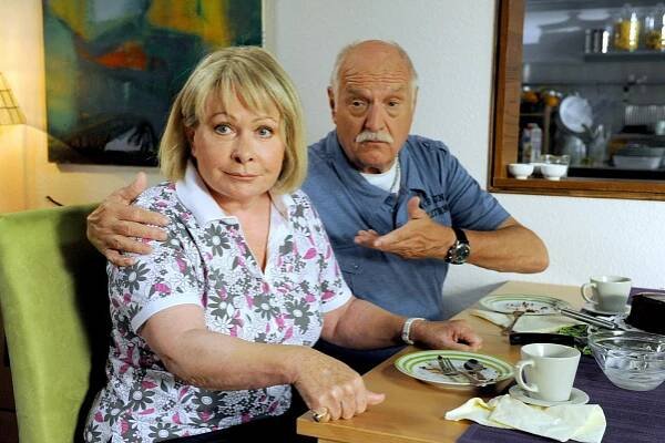 Brigitte Neumeister, Gerhard Dorfer - Die Lottosieger - Big Boss Deschek? - Z filmu