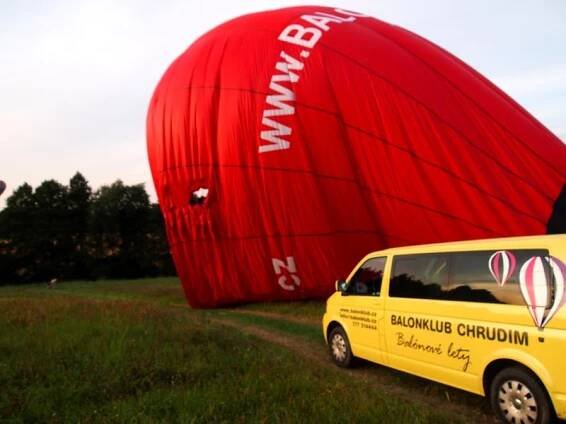Nafukování horkovzdušného balonu
