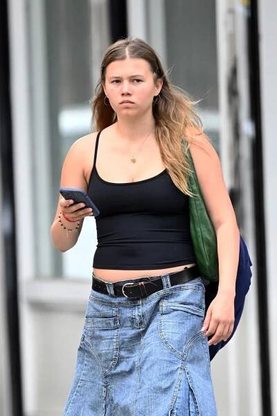 Matilda Ledger zdědila po otci nejen celé jeho jmění, ale také podobu.