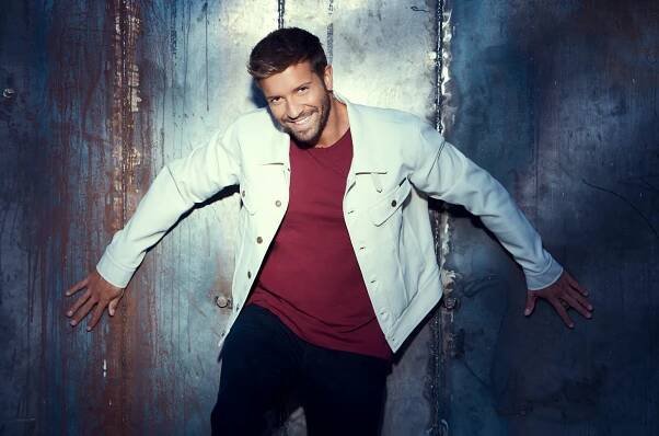 20 Questions With Pablo Alboran: ‘Vertigo,’ Coloring His Mother’s Hair & Dinner With Dali