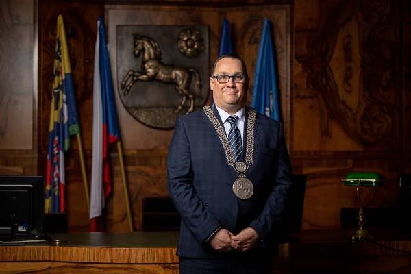 Primátorem Ostravy je oficiálně Jan Dohnal. Radu města tvoří těchto 11 politiků