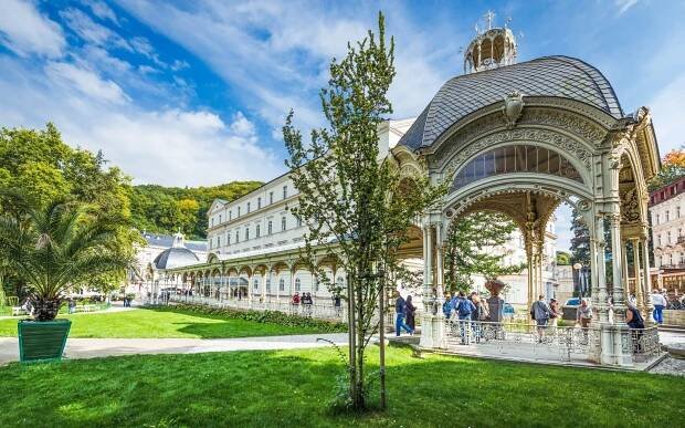 Karlovy Vary v Hotelu Krásná Královna **** se snídaněmi, vstupem do Alžbětiných lázní a oplatkami