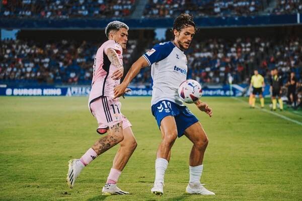 Álex Corredera, en un partido con el Tenerife.