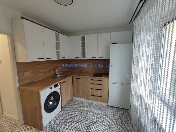 Pronájem bytu 1+1 25 m², Ladova, Hradec Králové