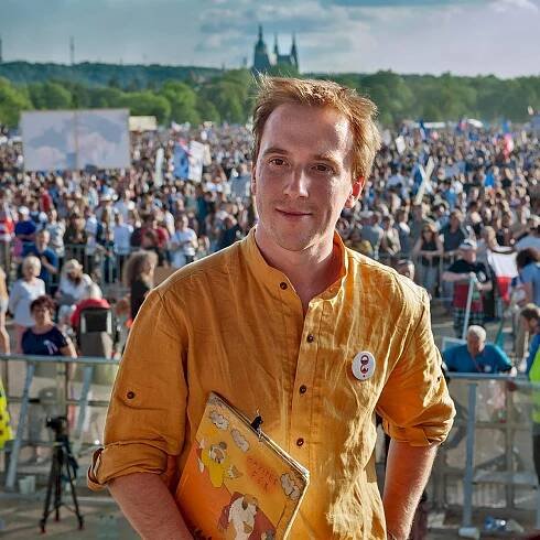 Mikuláš Minář: *6.3.1993, český aktivista a předseda spolku Milion Chvilek