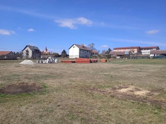 Obec Staré Hobzí nemůže prodat stavební parcely. Lidé mají zájem spíš o byty k pronájmu