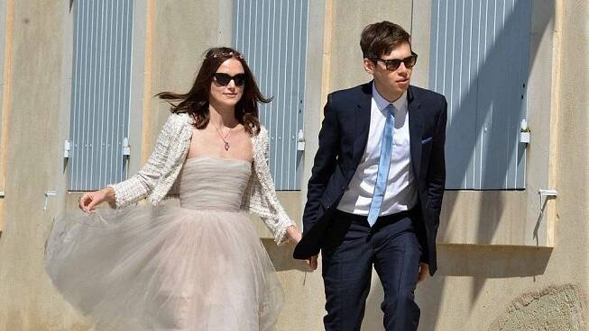 Keira Knightley se vdala ve vší skromnosti: Nevěstu připomínala jen vzdáleně - Super.cz