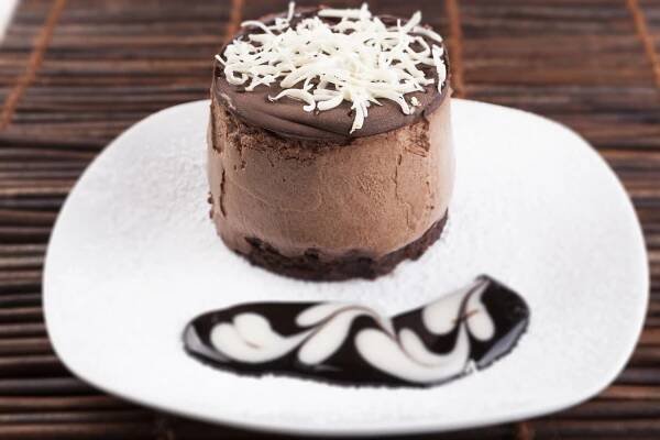 Recept: Oreo mousse čokoladna torta, ki se kar topi v ustih
