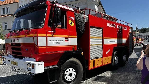 Hasiči v Sušici slavili ve velkém, ohromili vodní fontánou i spanilou jízdou