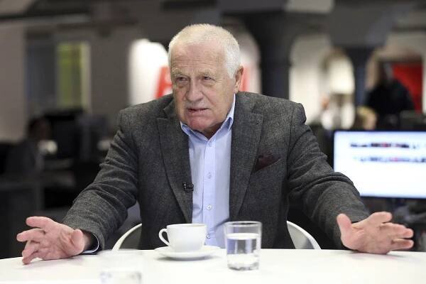 Exprezident Klaus o podpoře Zemana: Drahoš není želé, ale na Hrad nemá