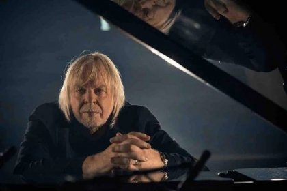 Piano Man: Rick Wakeman's Solo Journey Into Yes, Bowie