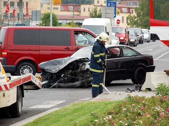 Nehoda zkomplikovala průjezd Chebem