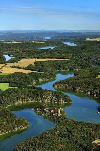 Povodí Vltavy upouští přehradu Orlík, lodě neproplují ani přes Kořensko