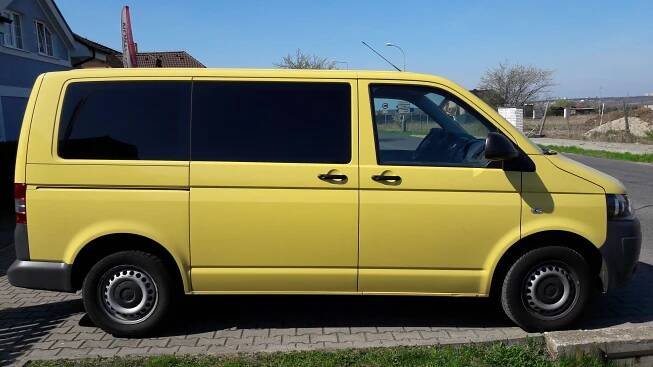Parkovací kamera, autorádio, repro, anténa a autofólie do vozidla VW Transporter T5 - fatomas.cz