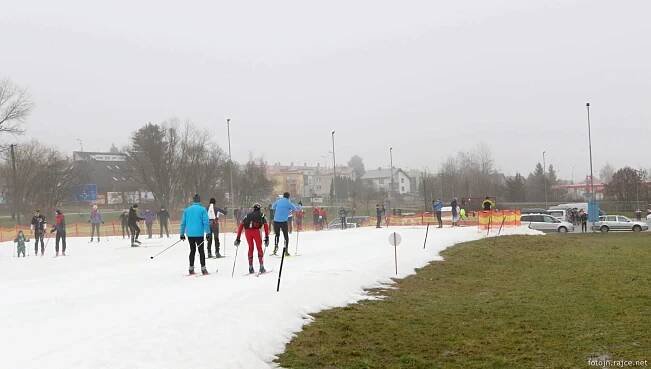 FOTO: Kam na běžky? Třeba do Vejsplach. Okolí tratě ale zimu moc nepřipomíná