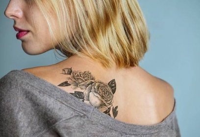 Vietnamská umělkyně Ngoc Like překrývá ženám jizvy nádherným tetováním. Vrací jim krásu i sebevědomí
